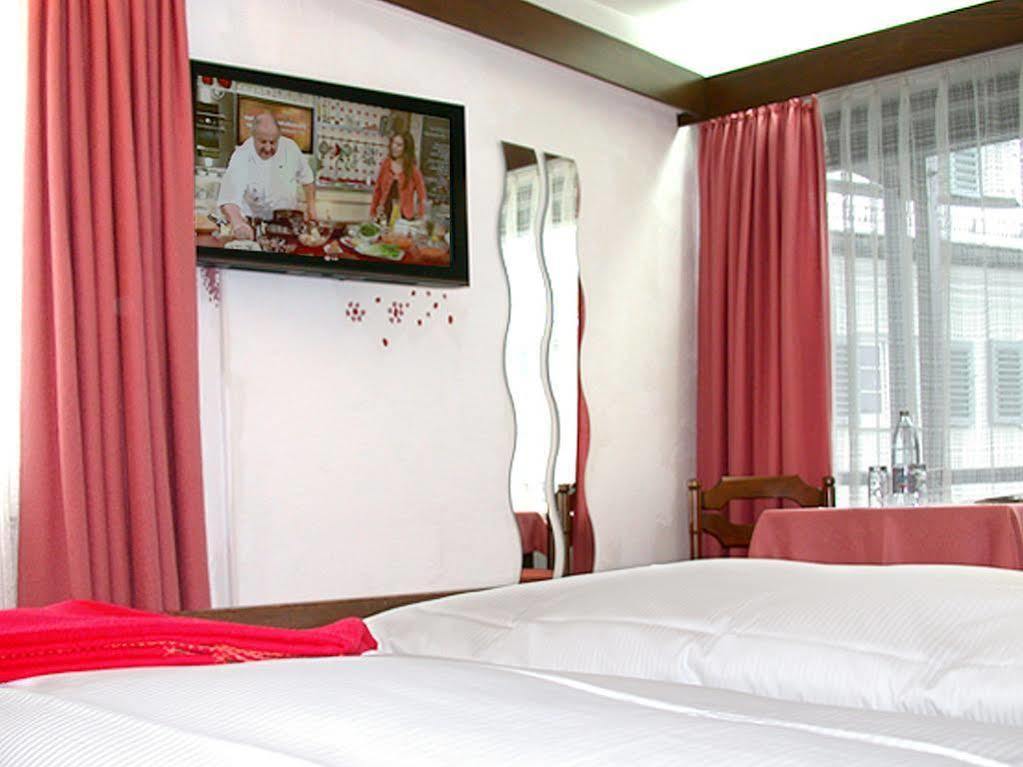Gasthof Hotel Zur Post Киферсфелден Екстериор снимка