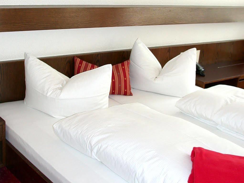 Gasthof Hotel Zur Post Киферсфелден Екстериор снимка