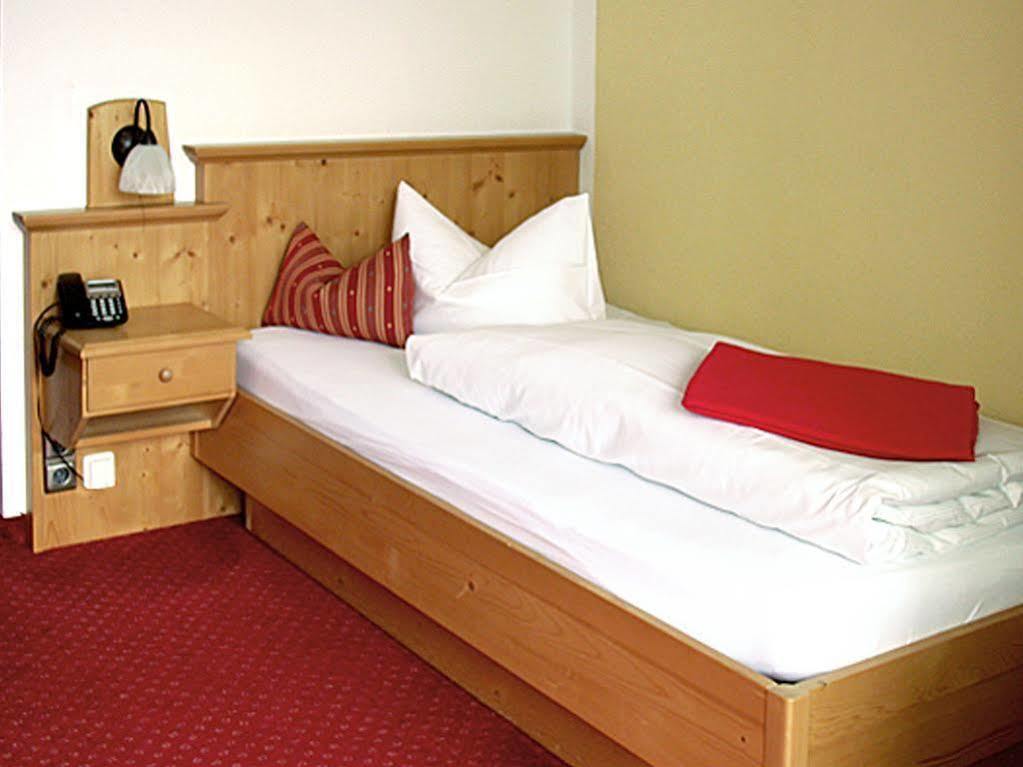 Gasthof Hotel Zur Post Киферсфелден Екстериор снимка